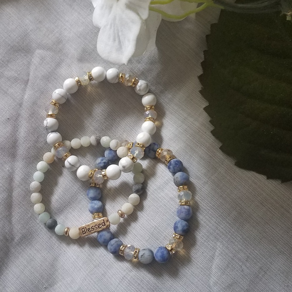THY KINGDOM WHITE NATURAL BEAD BRACELET - Picture 3 of 7